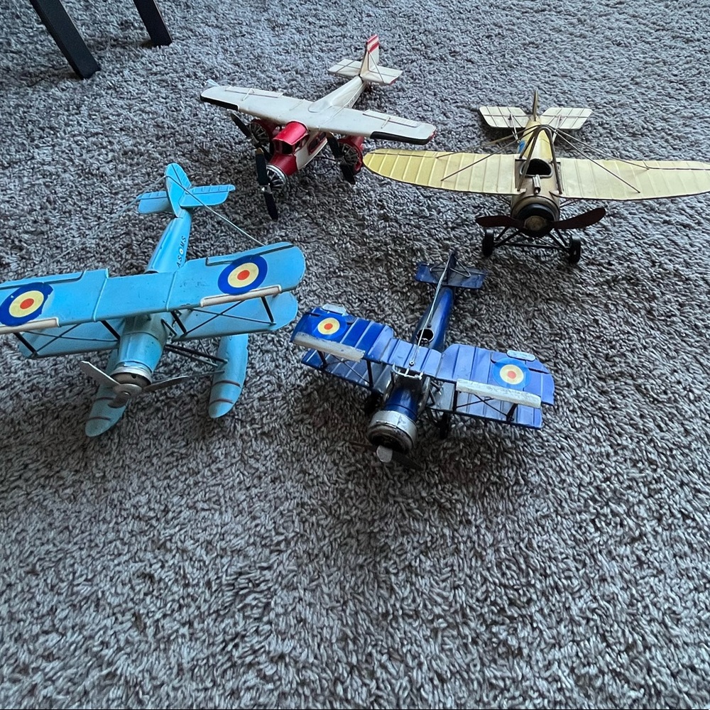 Antique looking plane decoration